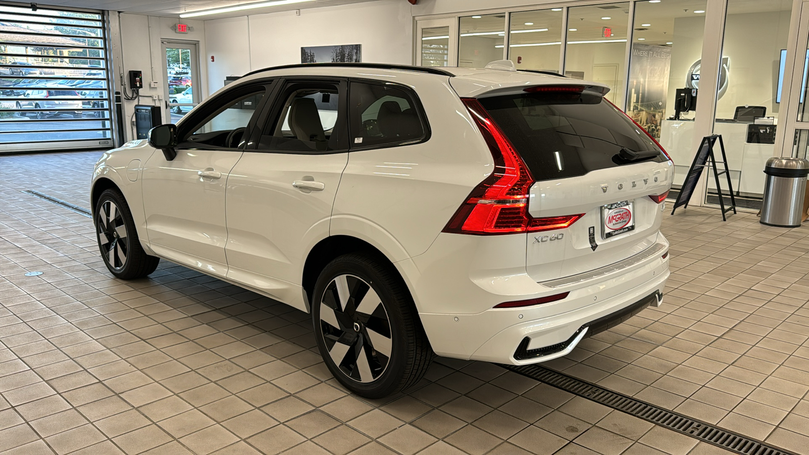 2024 Volvo XC60 Recharge Plug-In Hybrid Plus Dark Theme 7