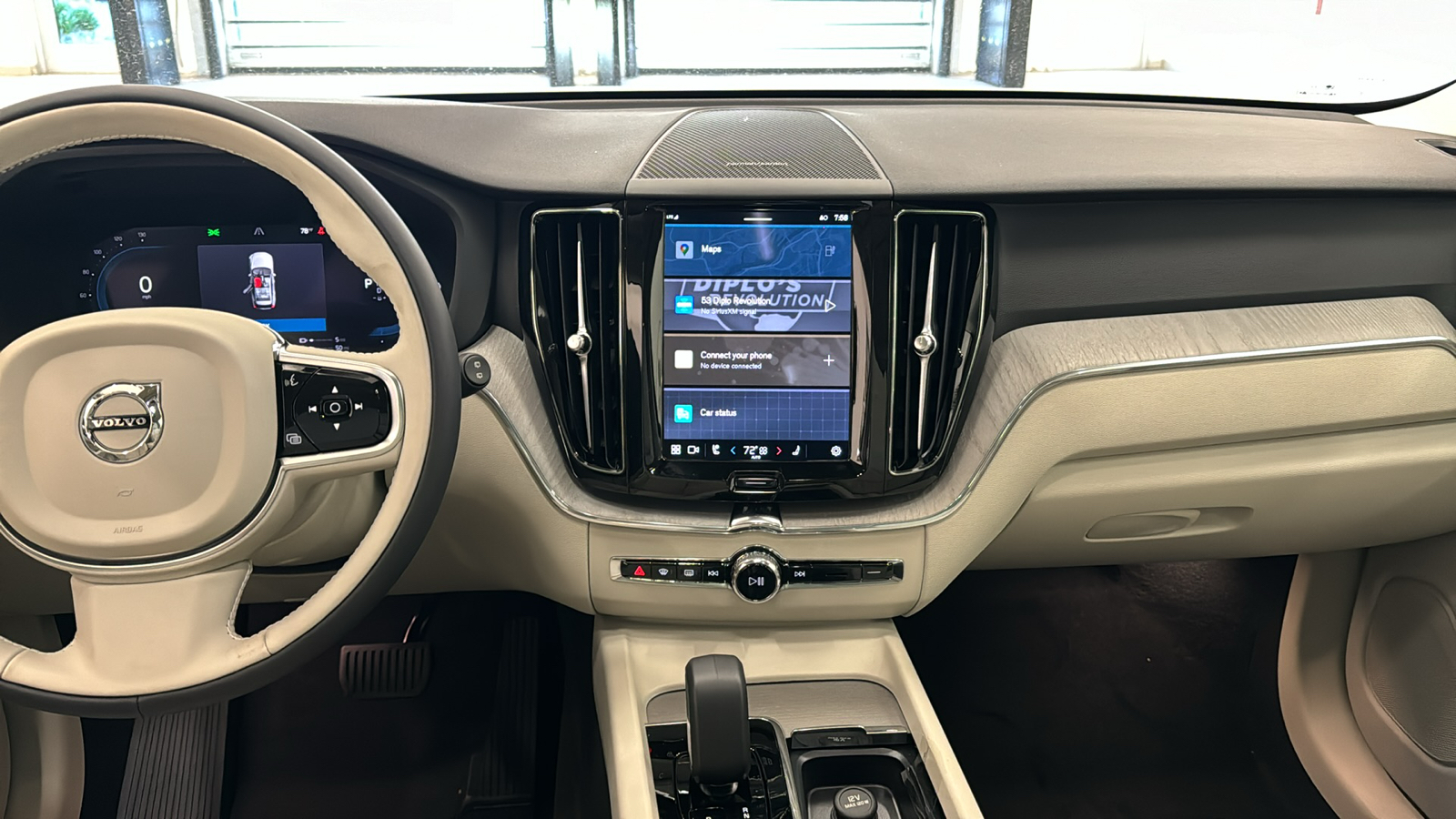 2024 Volvo XC60 Recharge Plug-In Hybrid Plus Dark Theme 11