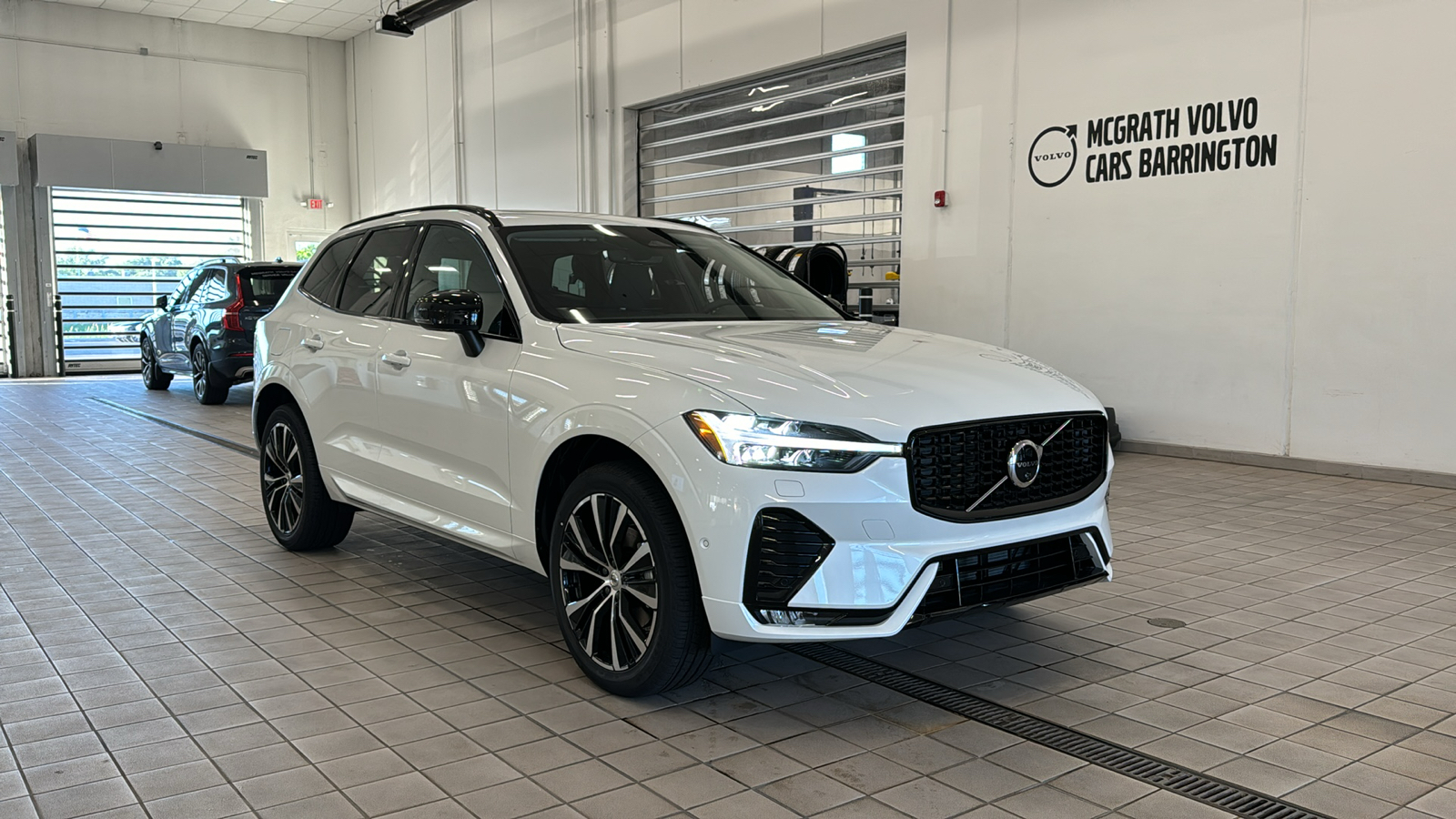 2024 Volvo XC60 Plus Dark Theme 2