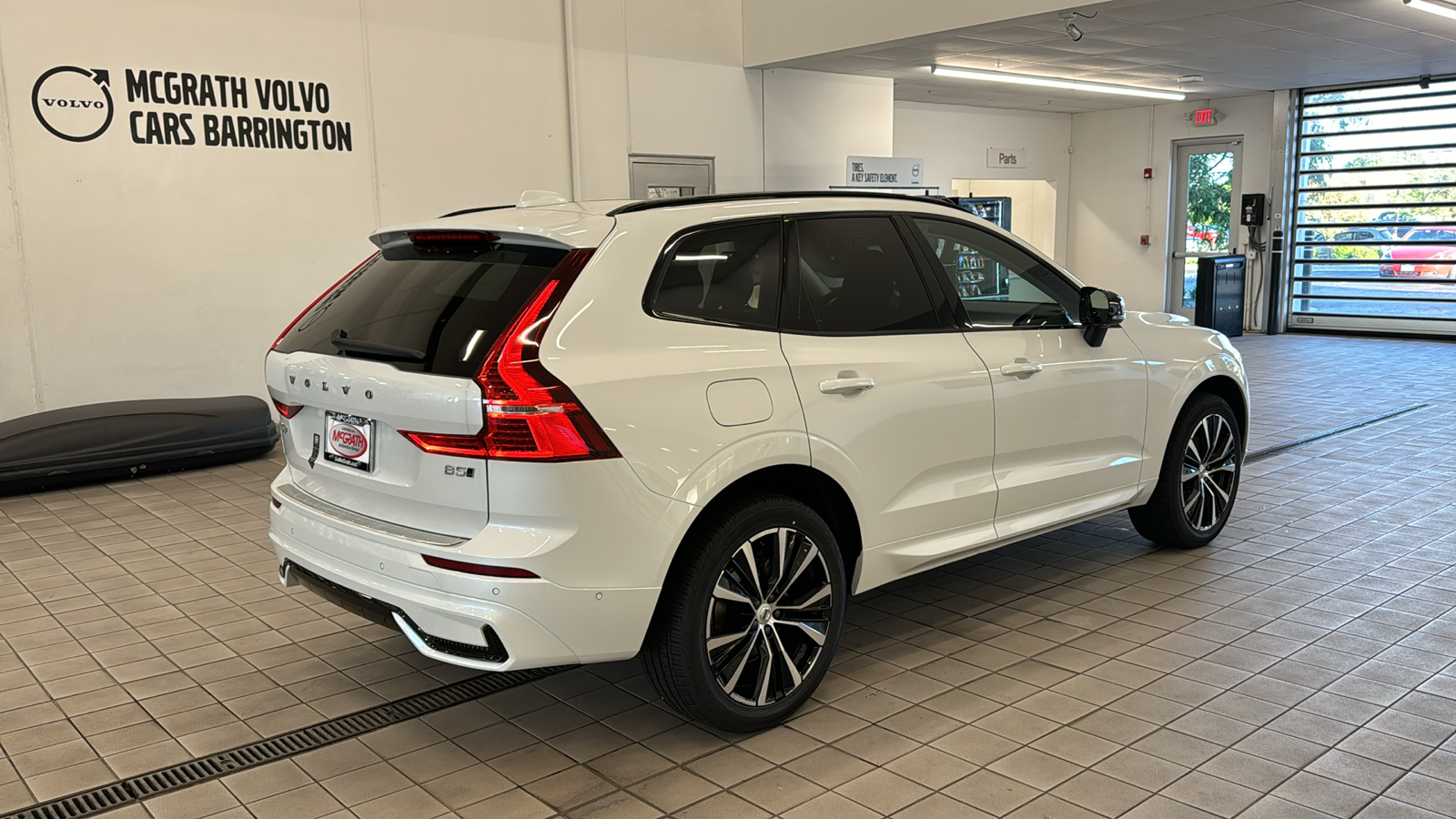 2024 Volvo XC60 Plus Dark Theme 5