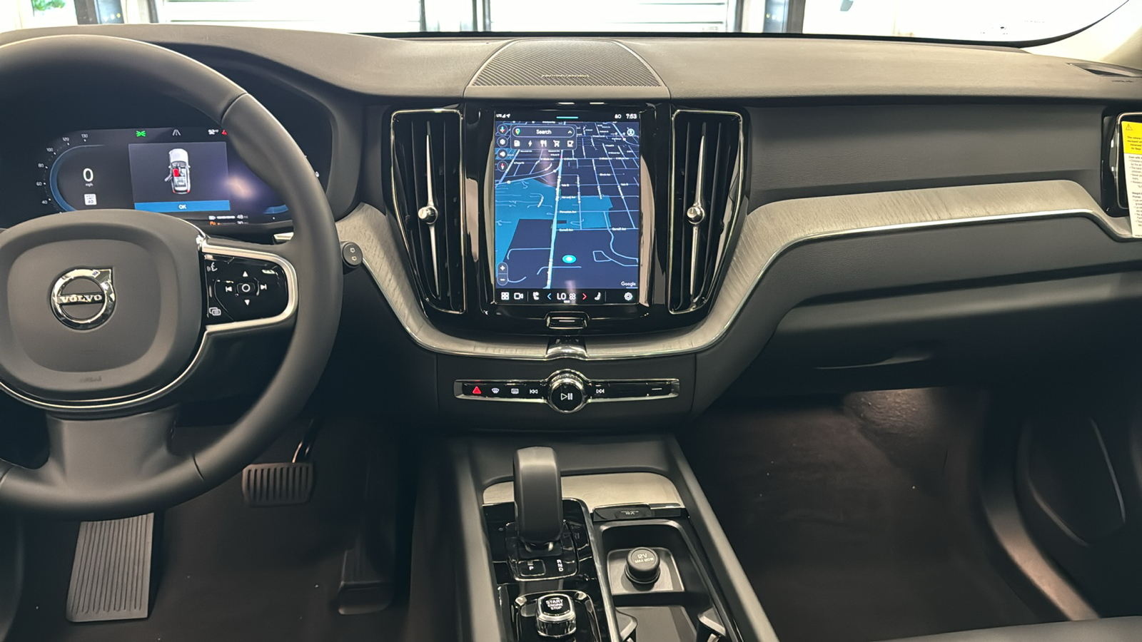 2025 Volvo XC60 Plug-In Hybrid Plus 11