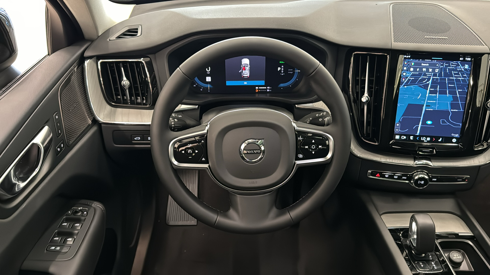 2025 Volvo XC60 Plug-In Hybrid Plus 12