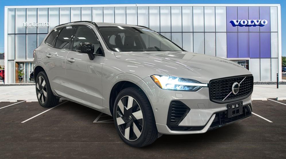 2025 Volvo XC60 Plug-In Hybrid Plus 1