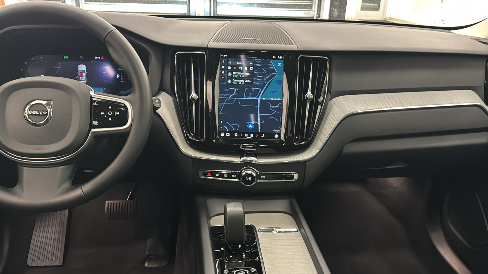 2025 Volvo XC60 Plug-In Hybrid Plus 10