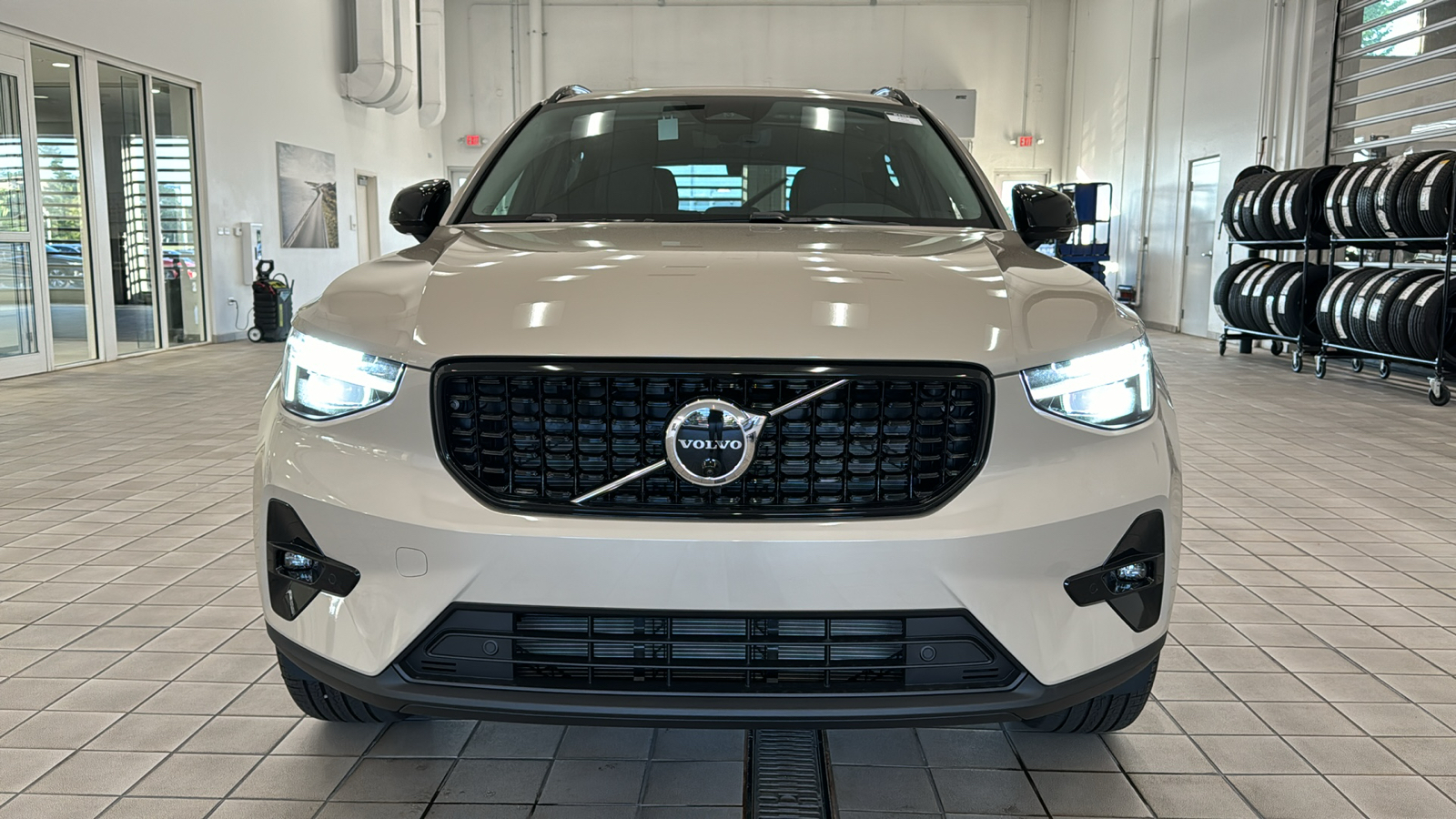 2025 Volvo XC40 Plus Dark Theme 10