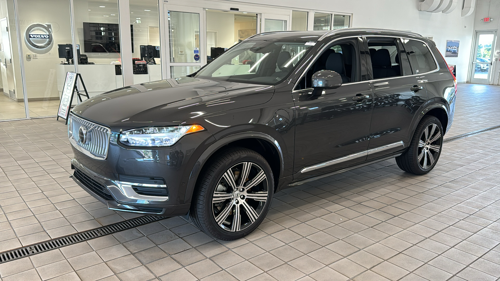 2025 Volvo XC90 Plug-In Hybrid Plus 9