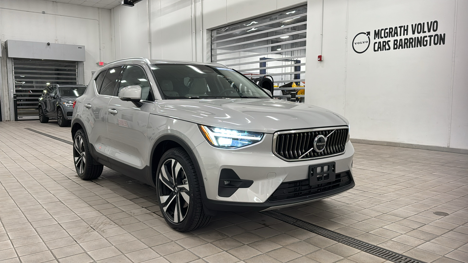 2025 Volvo XC40 Plus Bright Theme 2