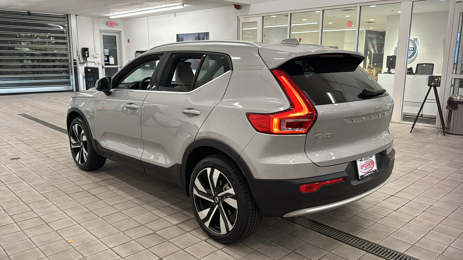 2025 Volvo XC40 Plus Bright Theme 6