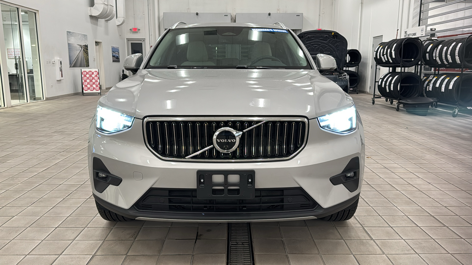 2025 Volvo XC40 Plus Bright Theme 9