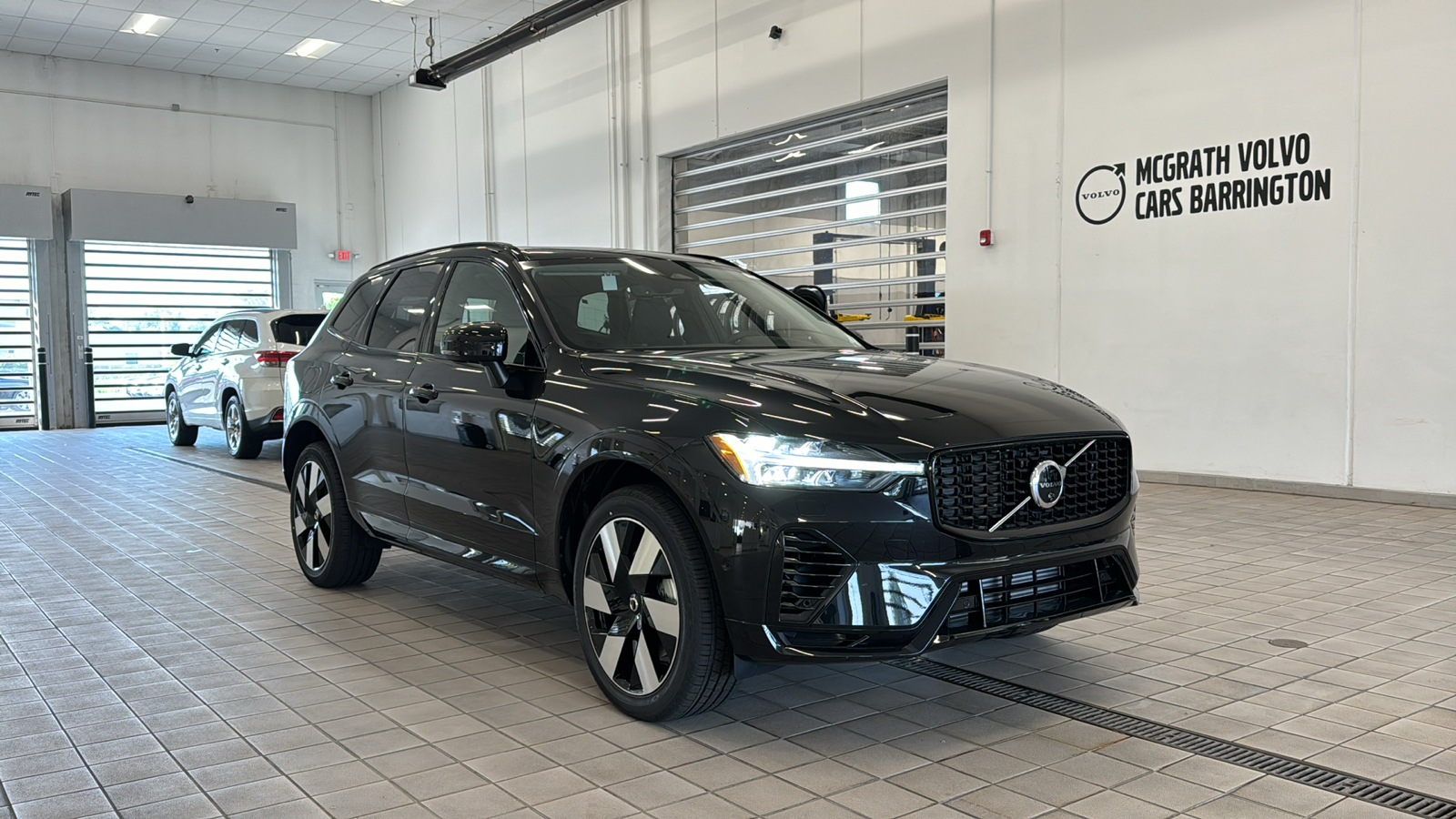 2025 Volvo XC60 Plug-In Hybrid Plus 2