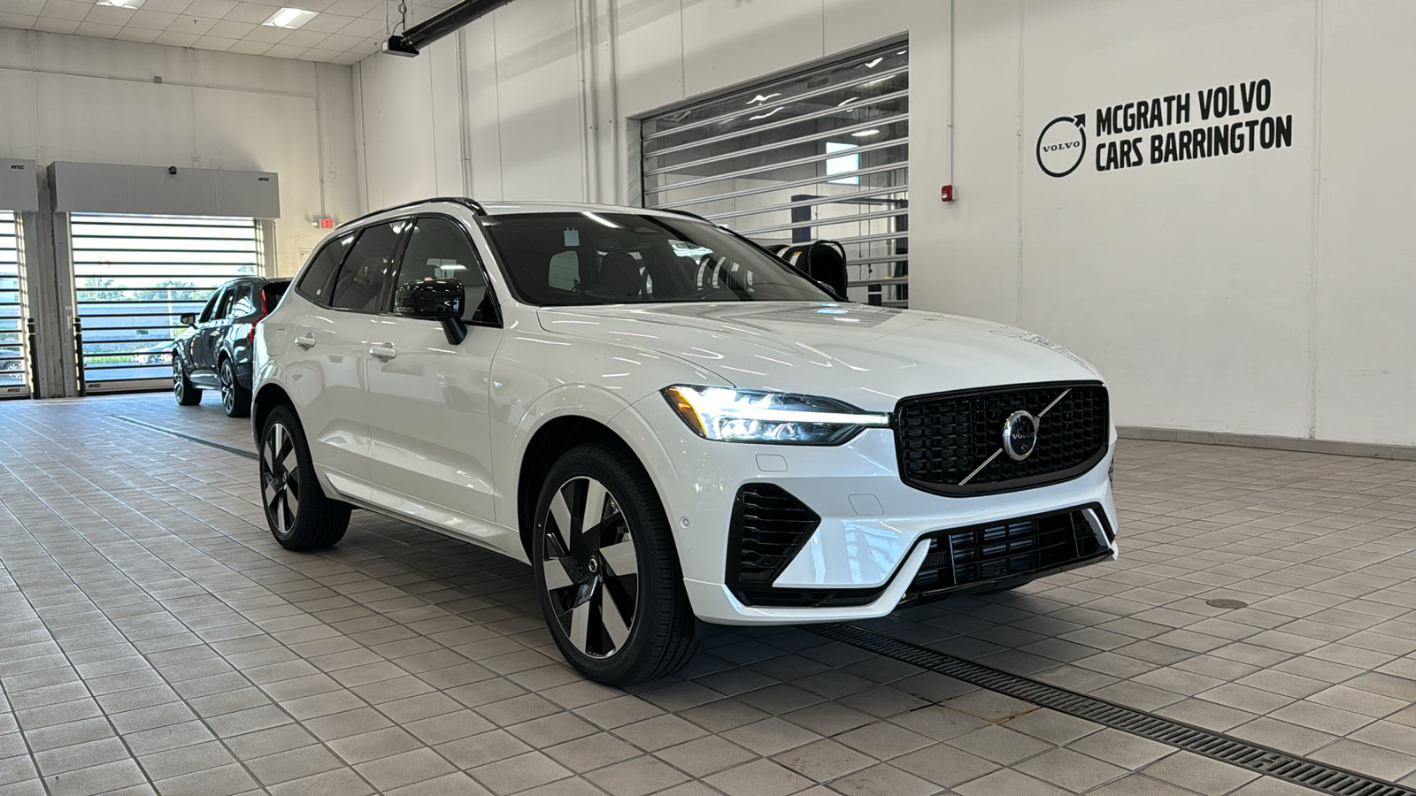 2025 Volvo XC60 Plug-In Hybrid Plus 2