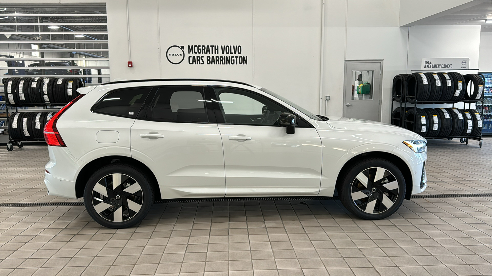 2025 Volvo XC60 Plug-In Hybrid Plus 3