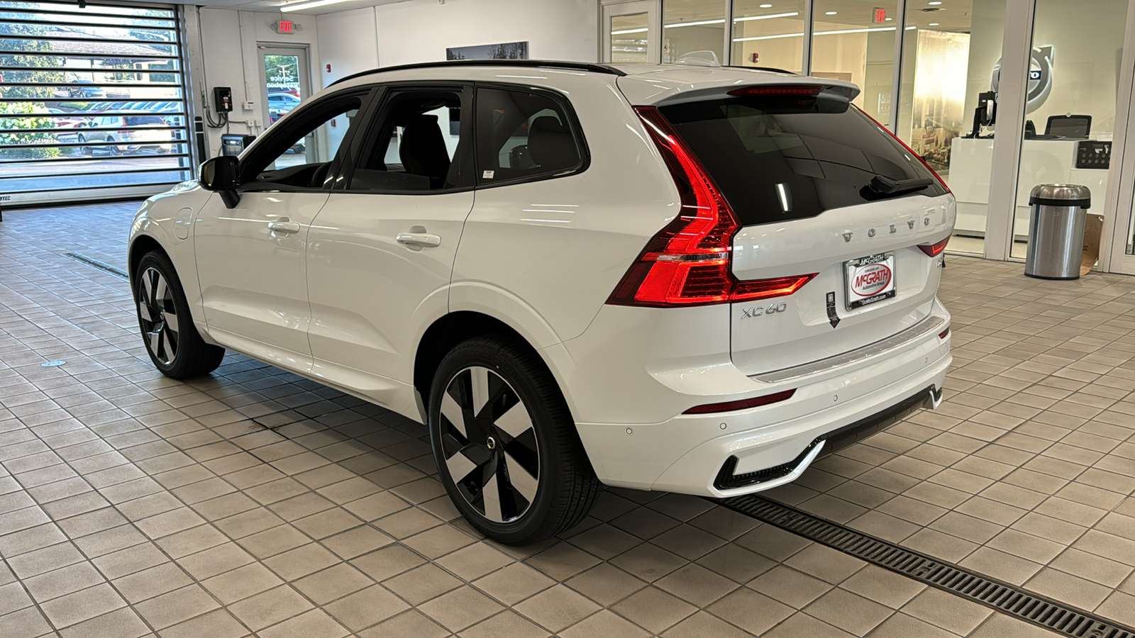 2025 Volvo XC60 Plug-In Hybrid Plus 6