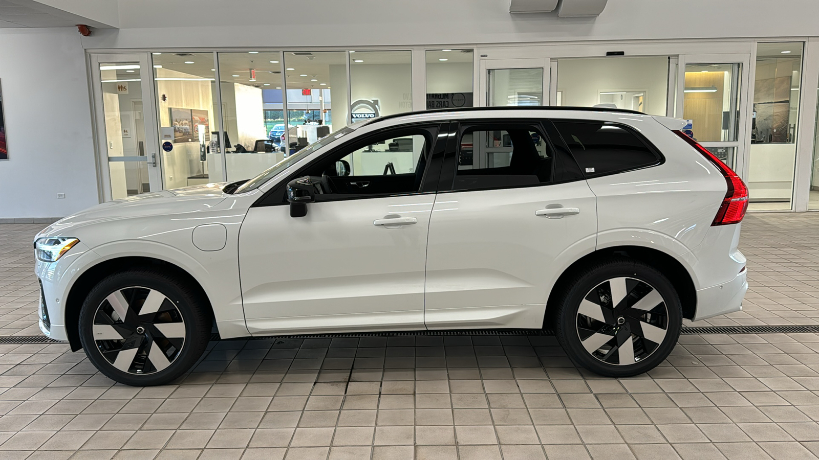 2025 Volvo XC60 Plug-In Hybrid Plus 7