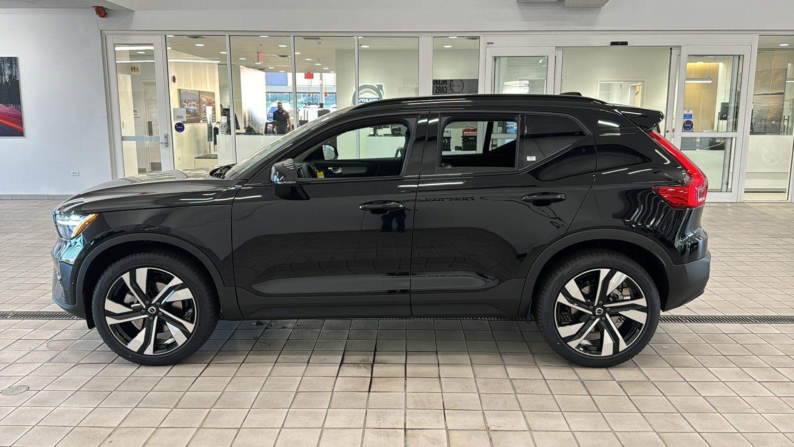 2025 Volvo XC40 Ultra Dark Theme 8