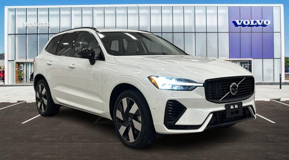 2025 Volvo XC60 Plug-In Hybrid Plus 1