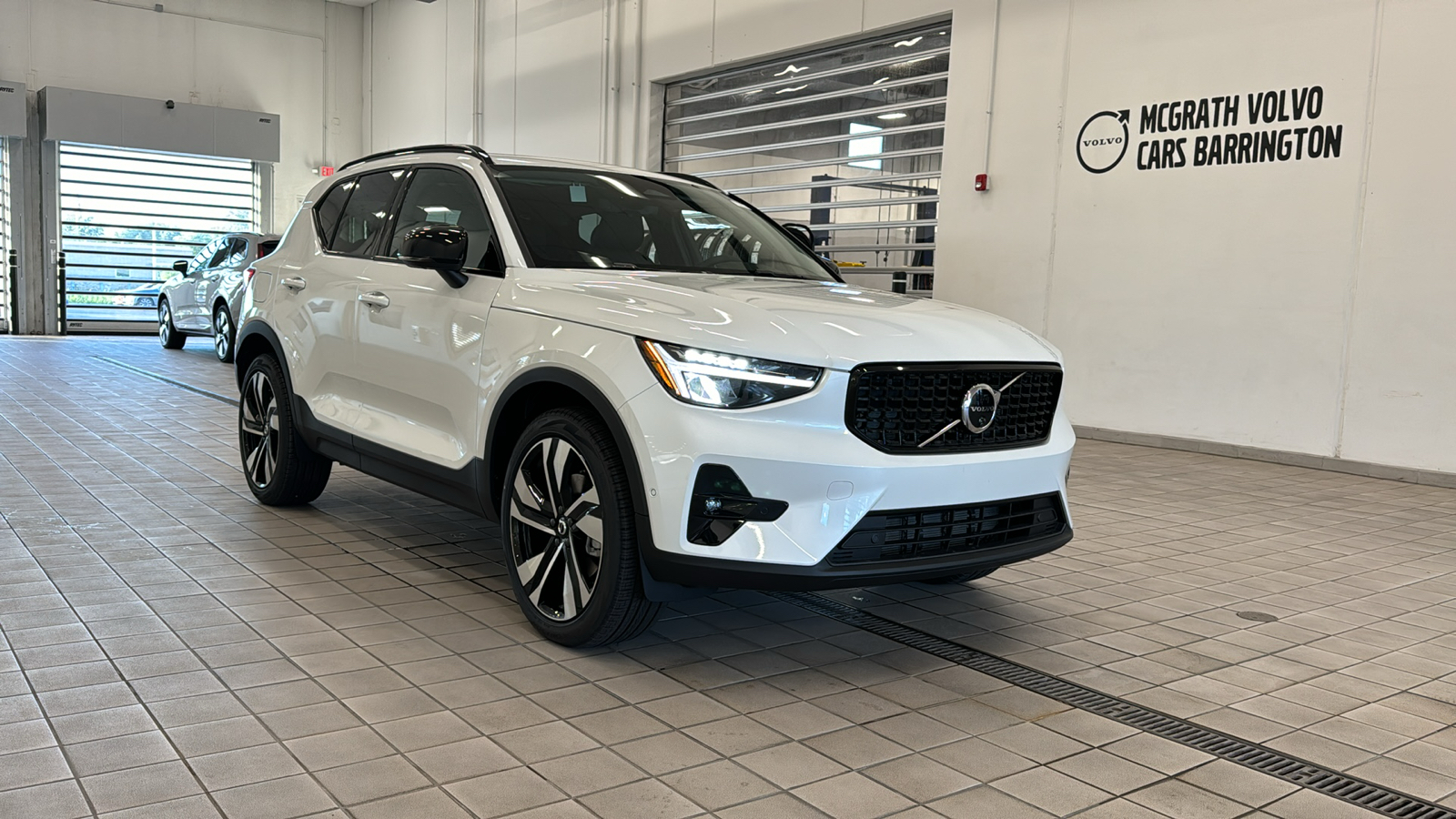 2025 Volvo XC40 Plus Dark Theme 2