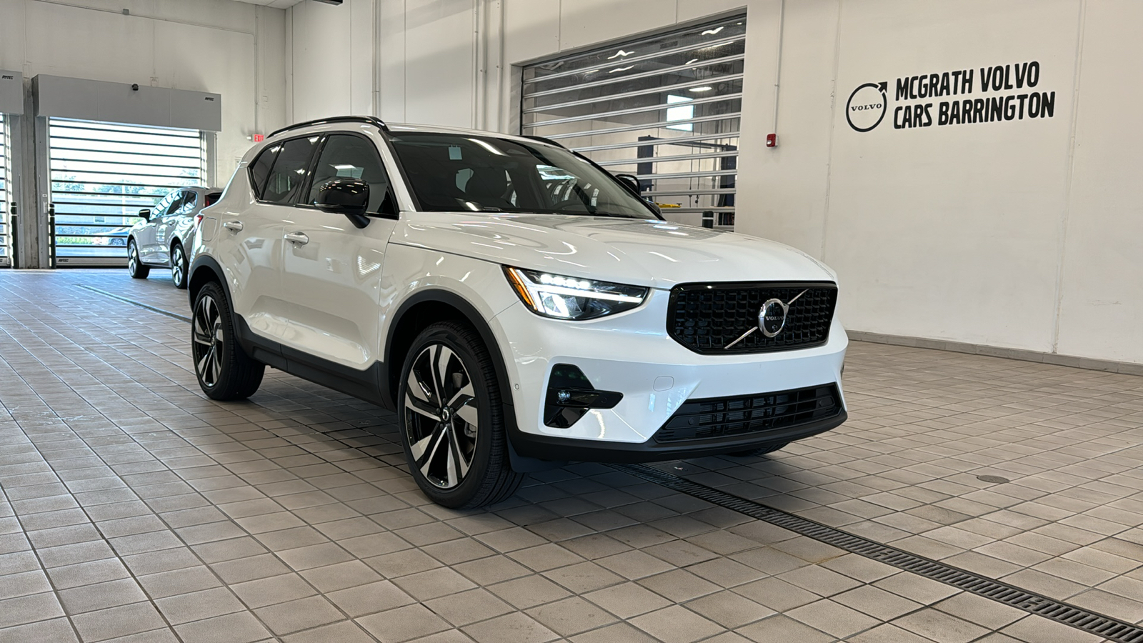 2025 Volvo XC40 Plus Dark Theme 3