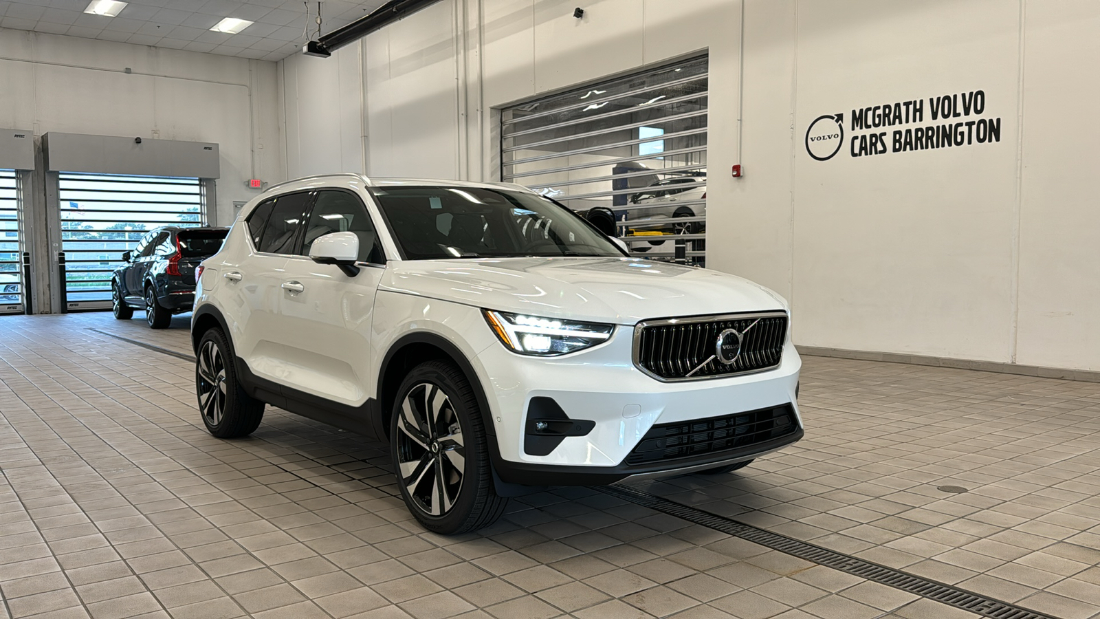 2025 Volvo XC40 Ultra Bright Theme 2