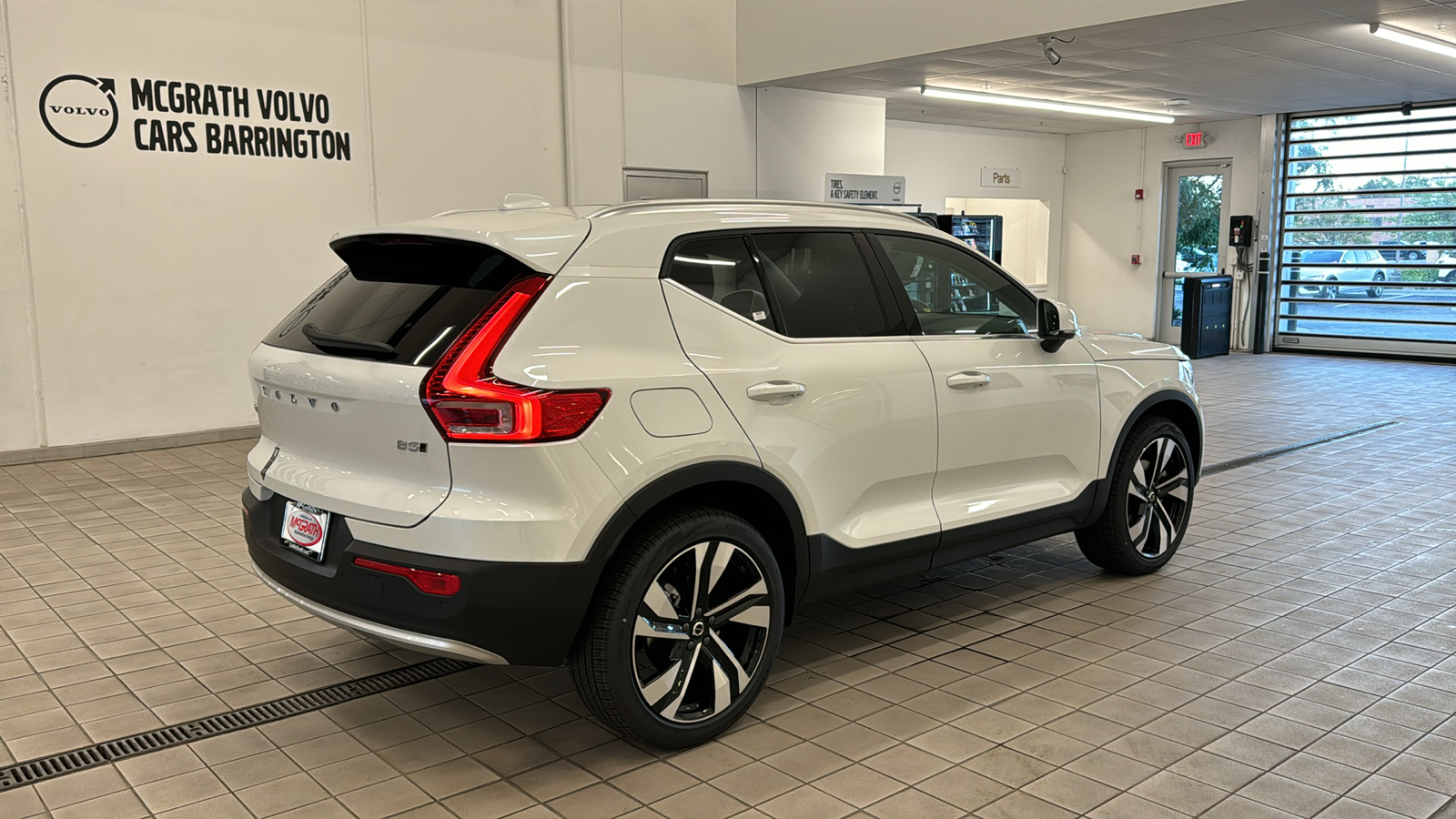 2025 Volvo XC40 Ultra Bright Theme 5