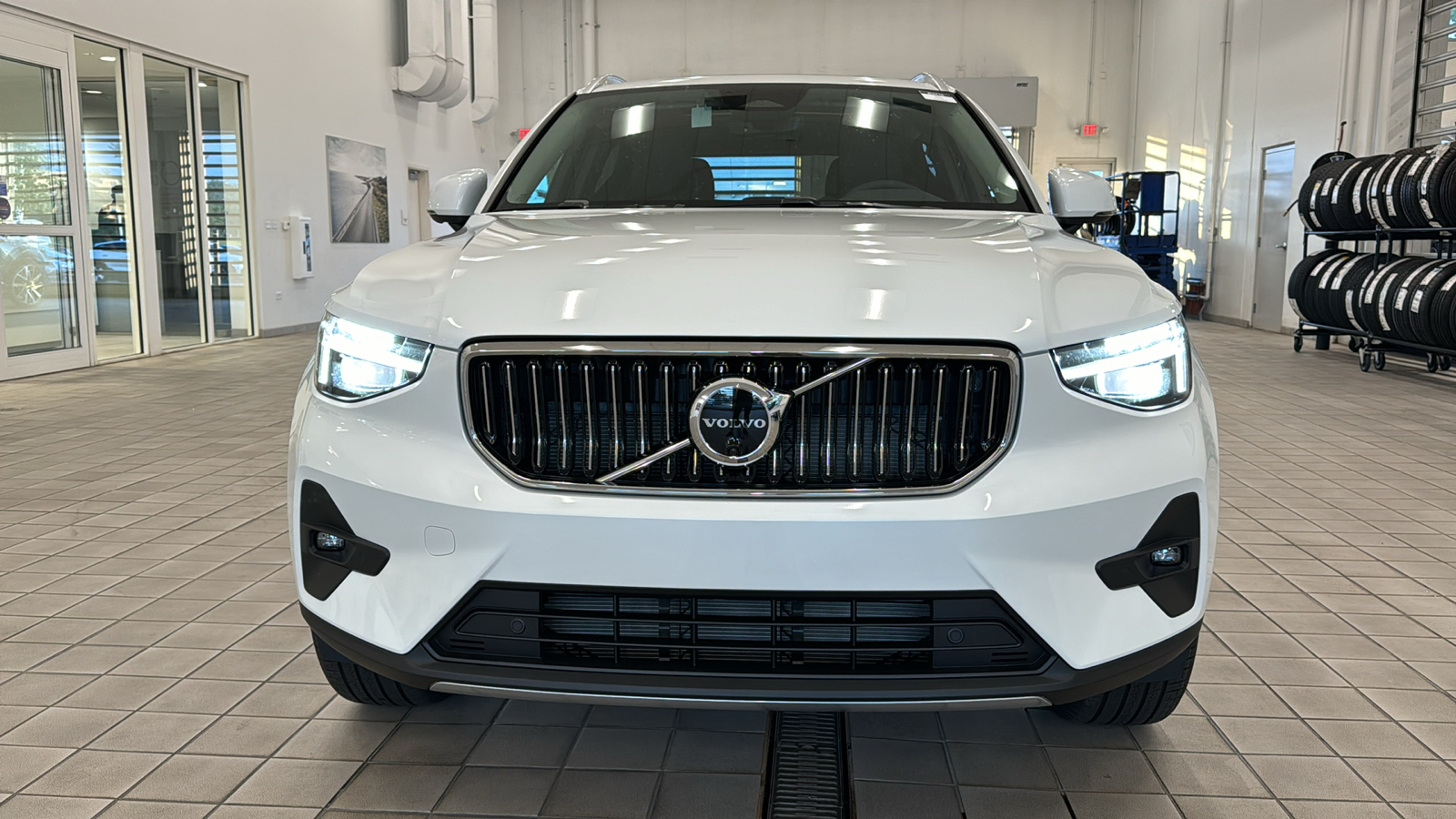 2025 Volvo XC40 Ultra Bright Theme 10