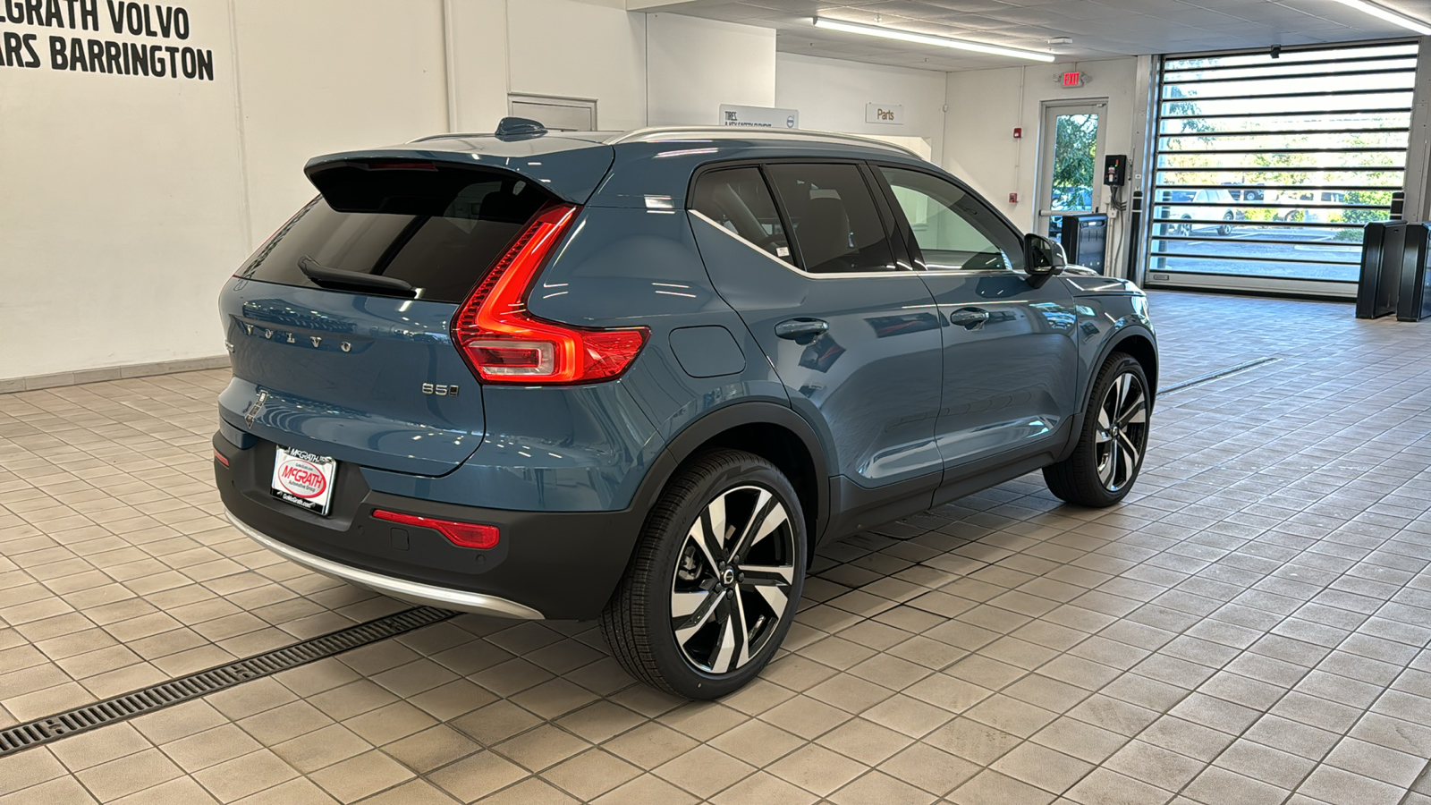 2025 Volvo XC40 Plus Bright Theme 5