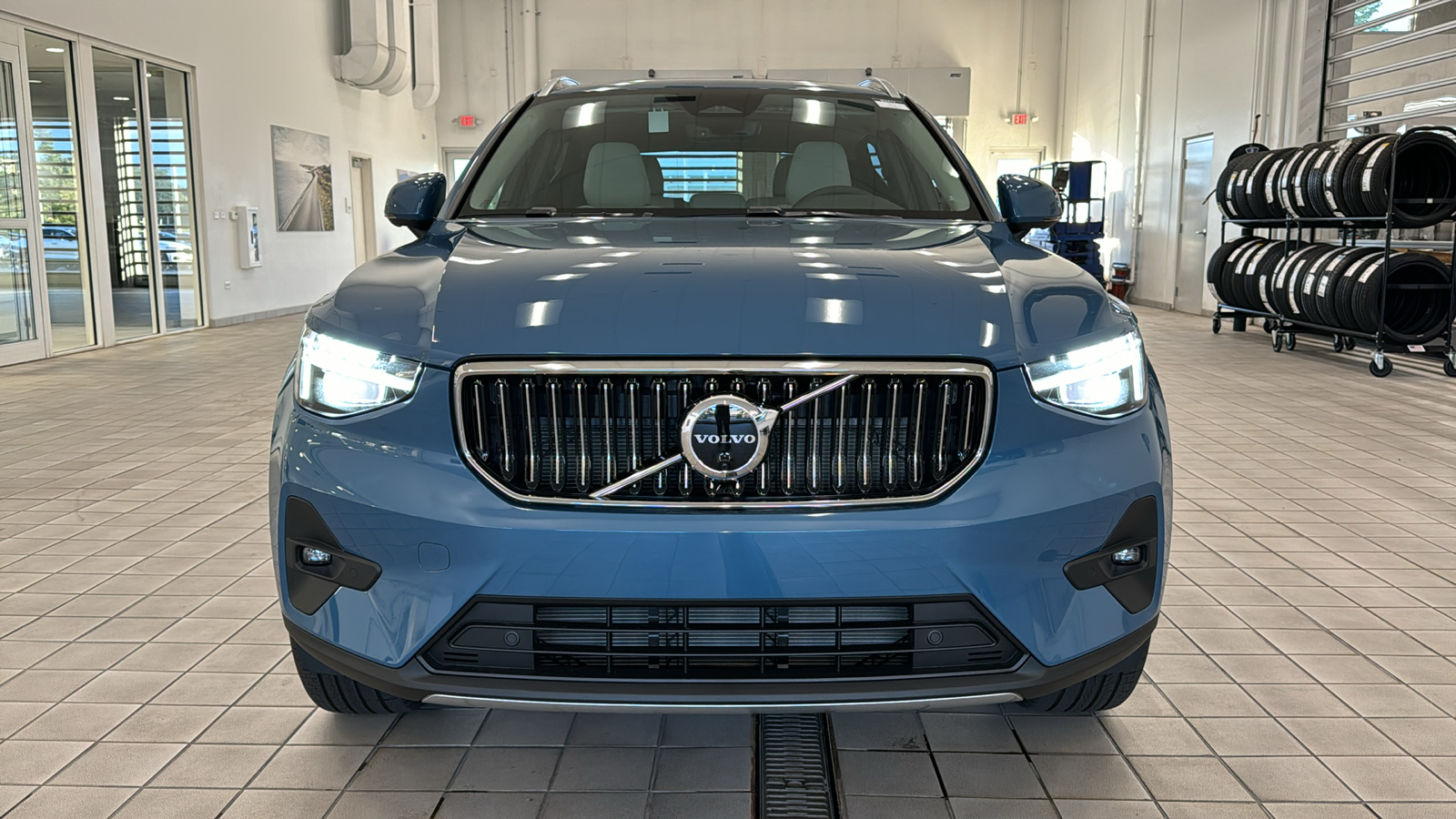 2025 Volvo XC40 Plus Bright Theme 10