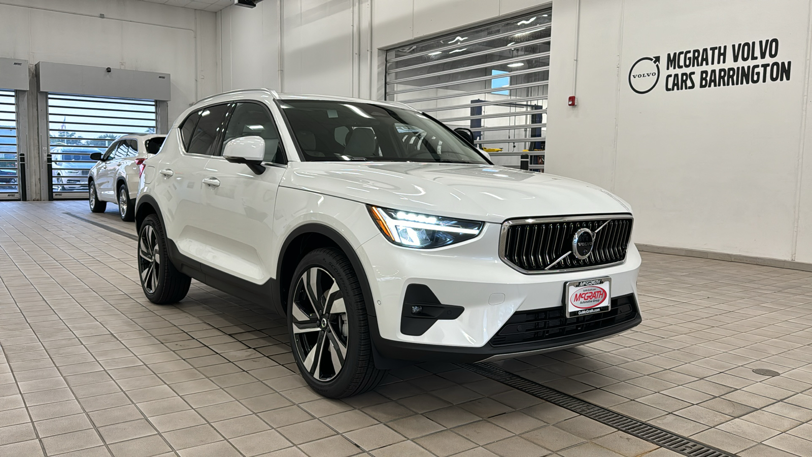 2025 Volvo XC40 Plus Bright Theme 2