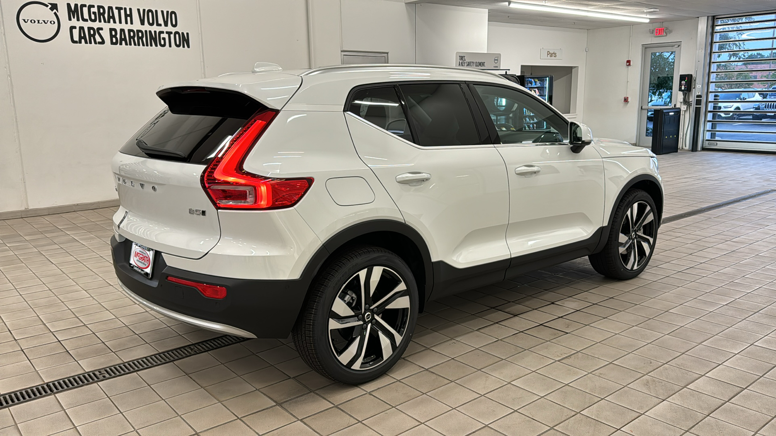 2025 Volvo XC40 Plus Bright Theme 5