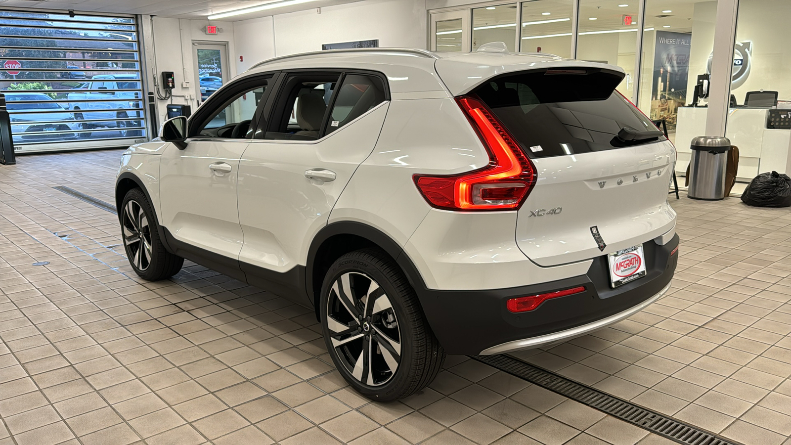 2025 Volvo XC40 Plus Bright Theme 7