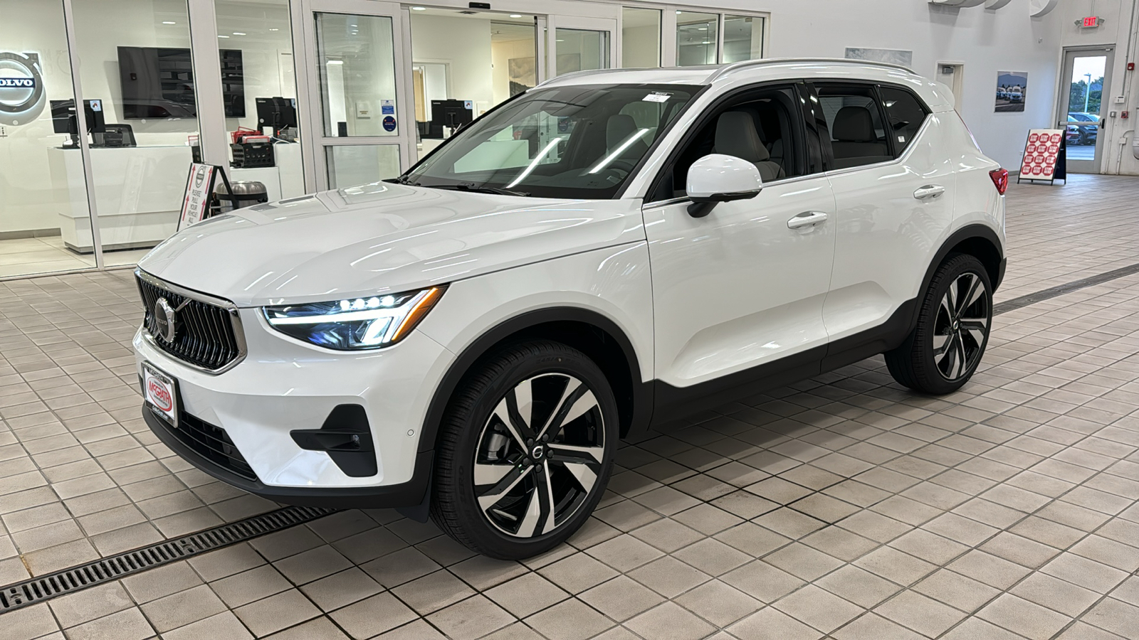 2025 Volvo XC40 Plus Bright Theme 9