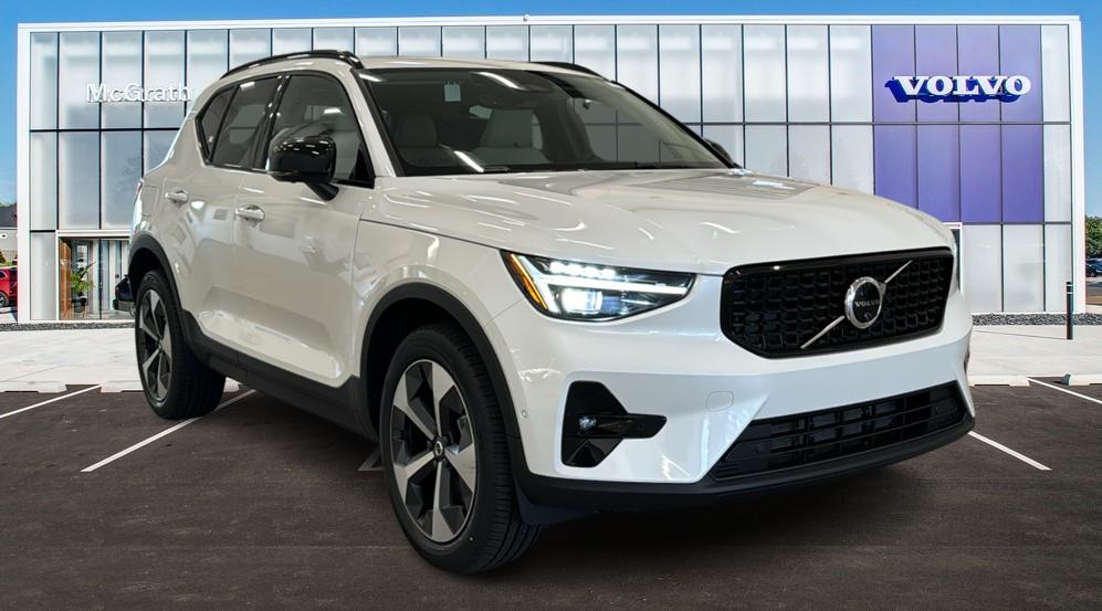 2025 Volvo XC40 Plus Dark Theme 1