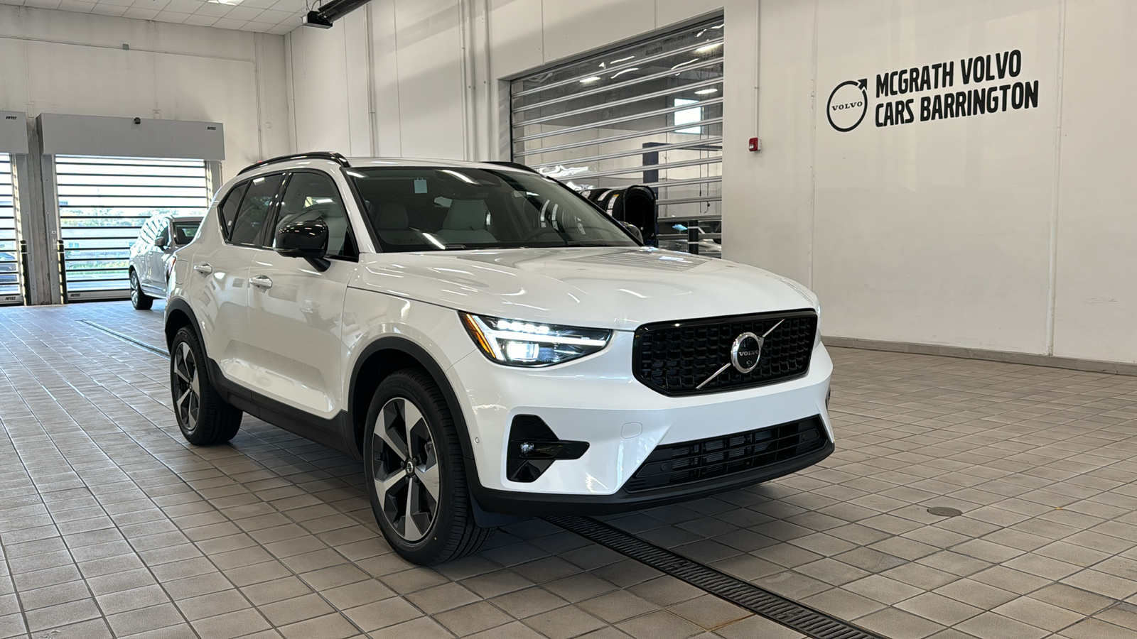 2025 Volvo XC40 Plus Dark Theme 2