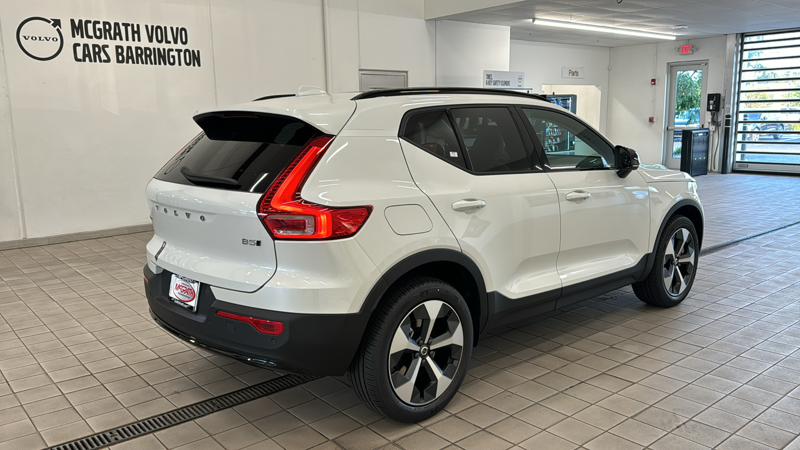 2025 Volvo XC40 Plus Dark Theme 4