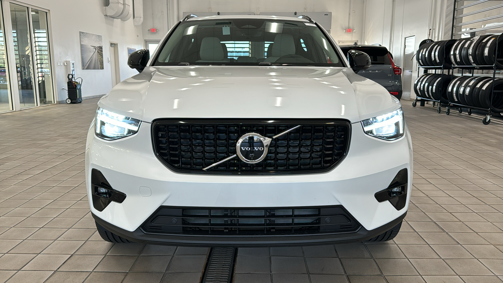 2025 Volvo XC40 Plus Dark Theme 9