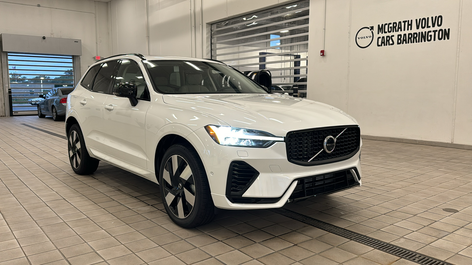 2025 Volvo XC60 Plug-In Hybrid Plus 2