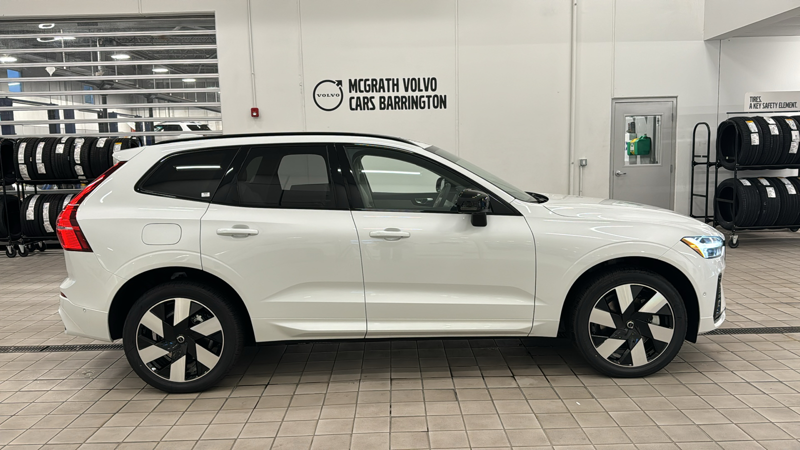 2025 Volvo XC60 Plug-In Hybrid Plus 3