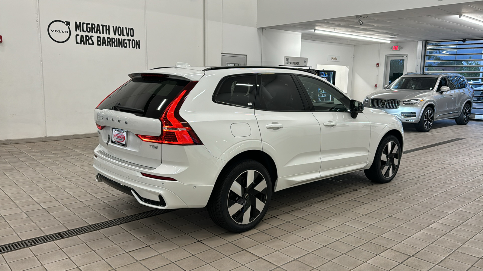 2025 Volvo XC60 Plug-In Hybrid Plus 4