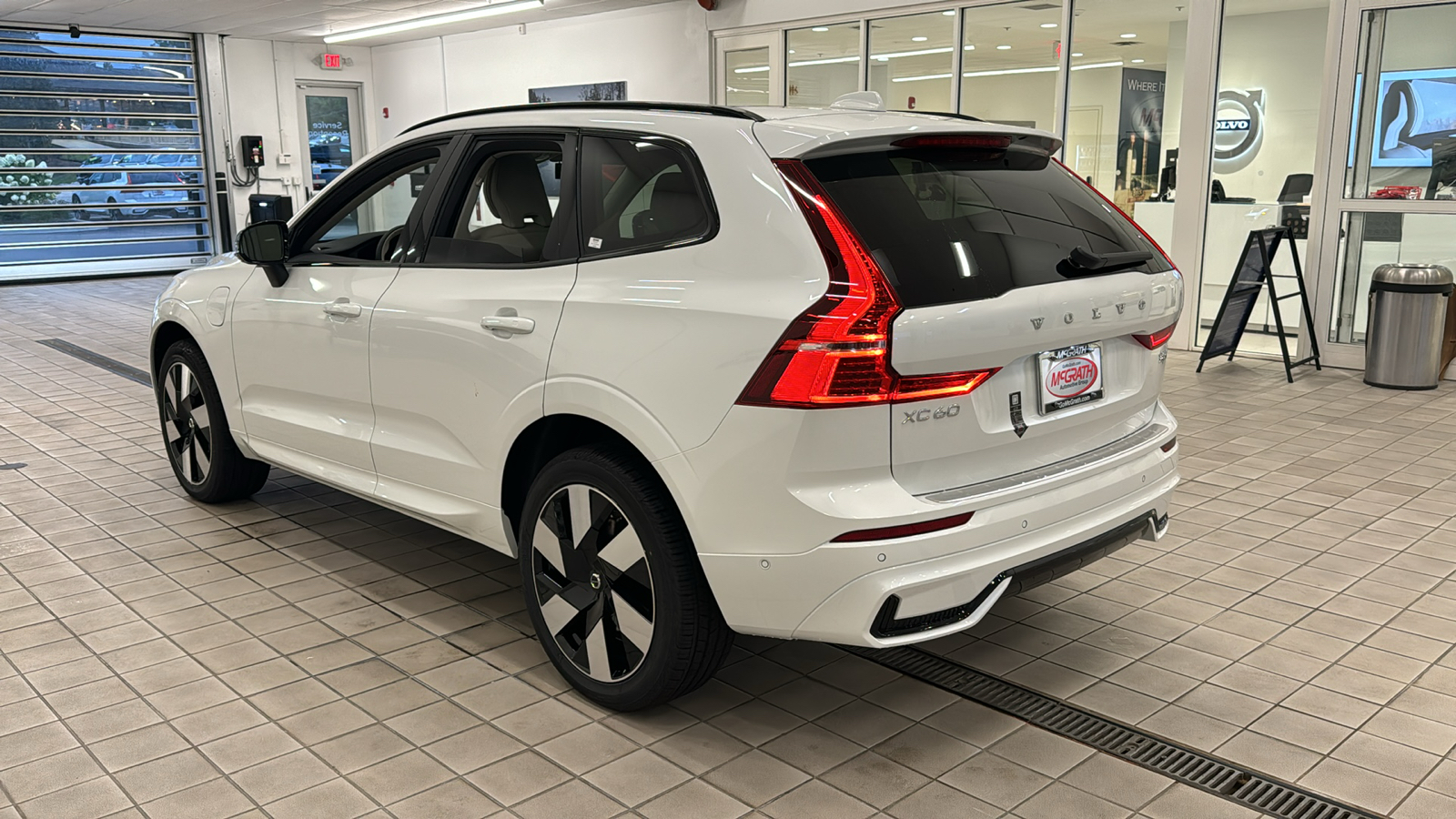 2025 Volvo XC60 Plug-In Hybrid Plus 6