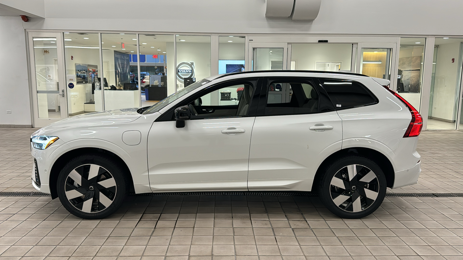 2025 Volvo XC60 Plug-In Hybrid Plus 7