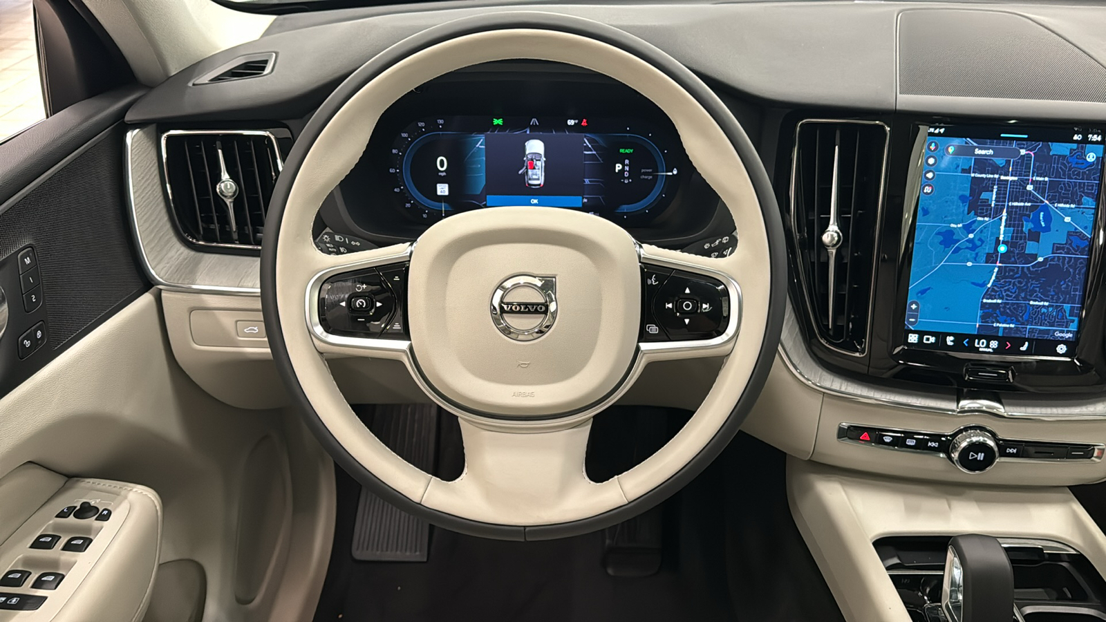 2025 Volvo XC60 Plug-In Hybrid Plus 11