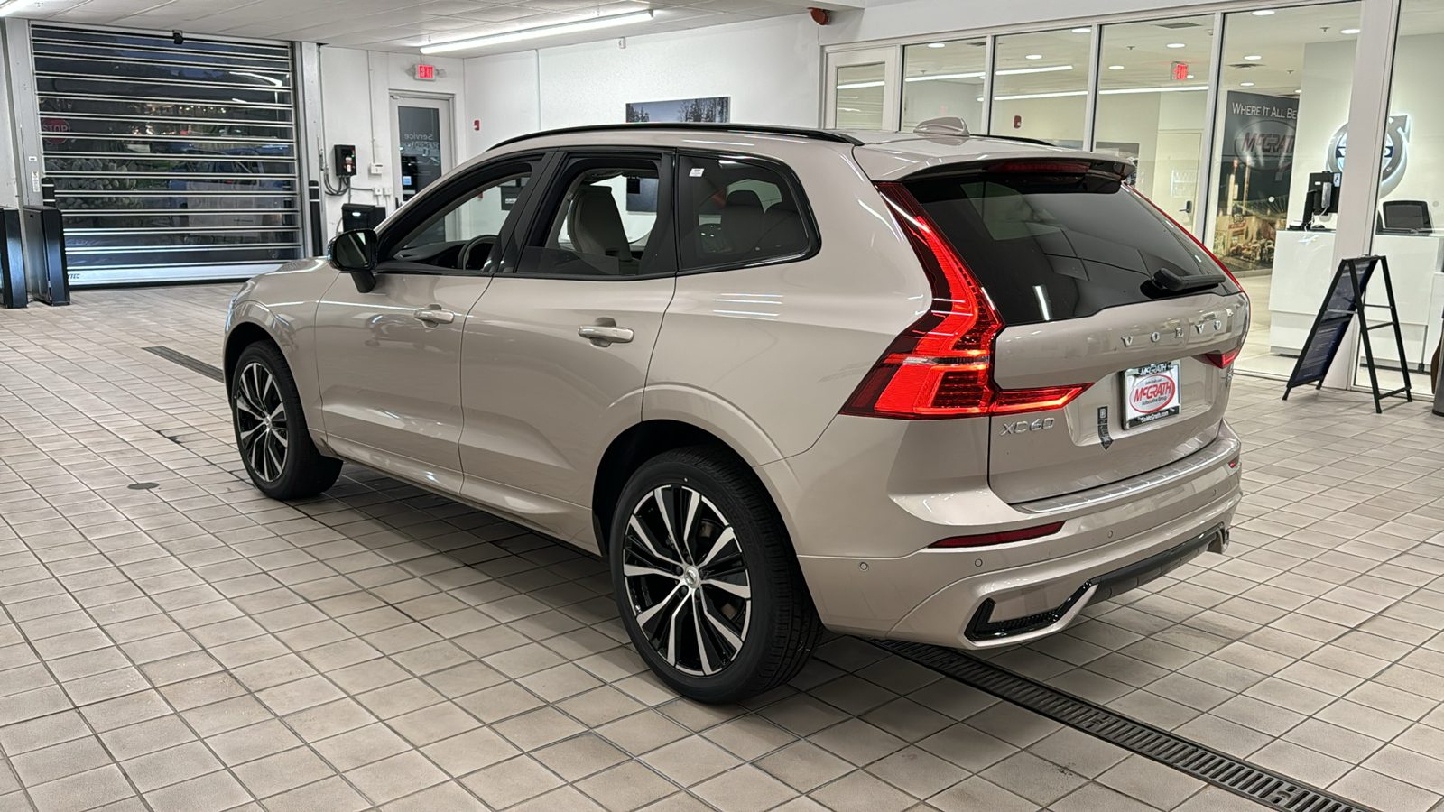 2025 Volvo XC60 Plus 6