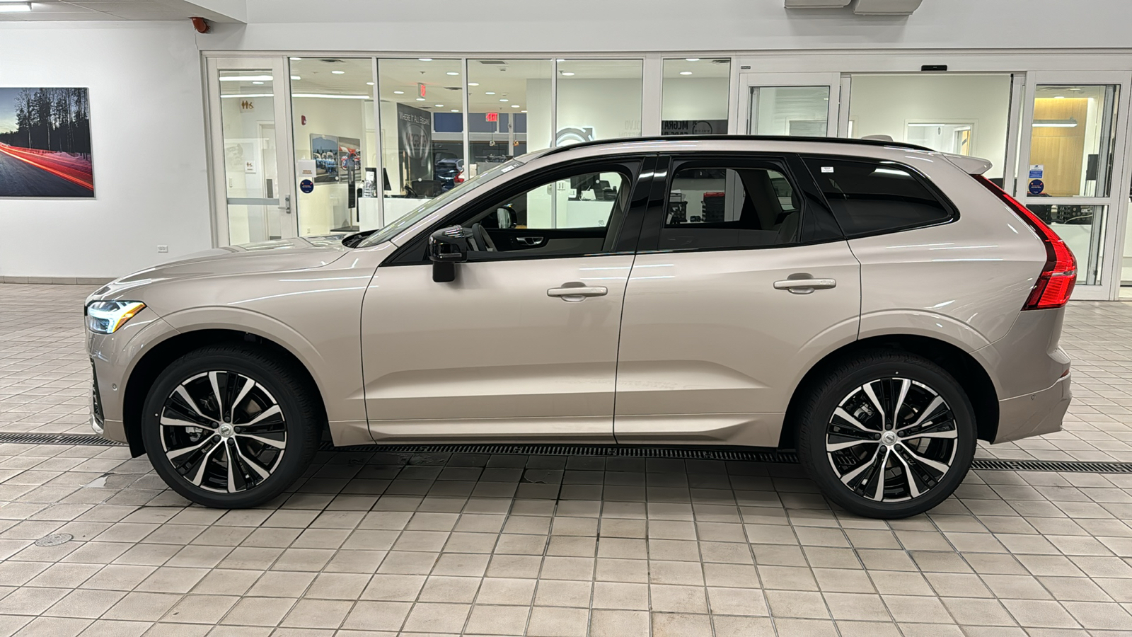 2025 Volvo XC60 Plus 7