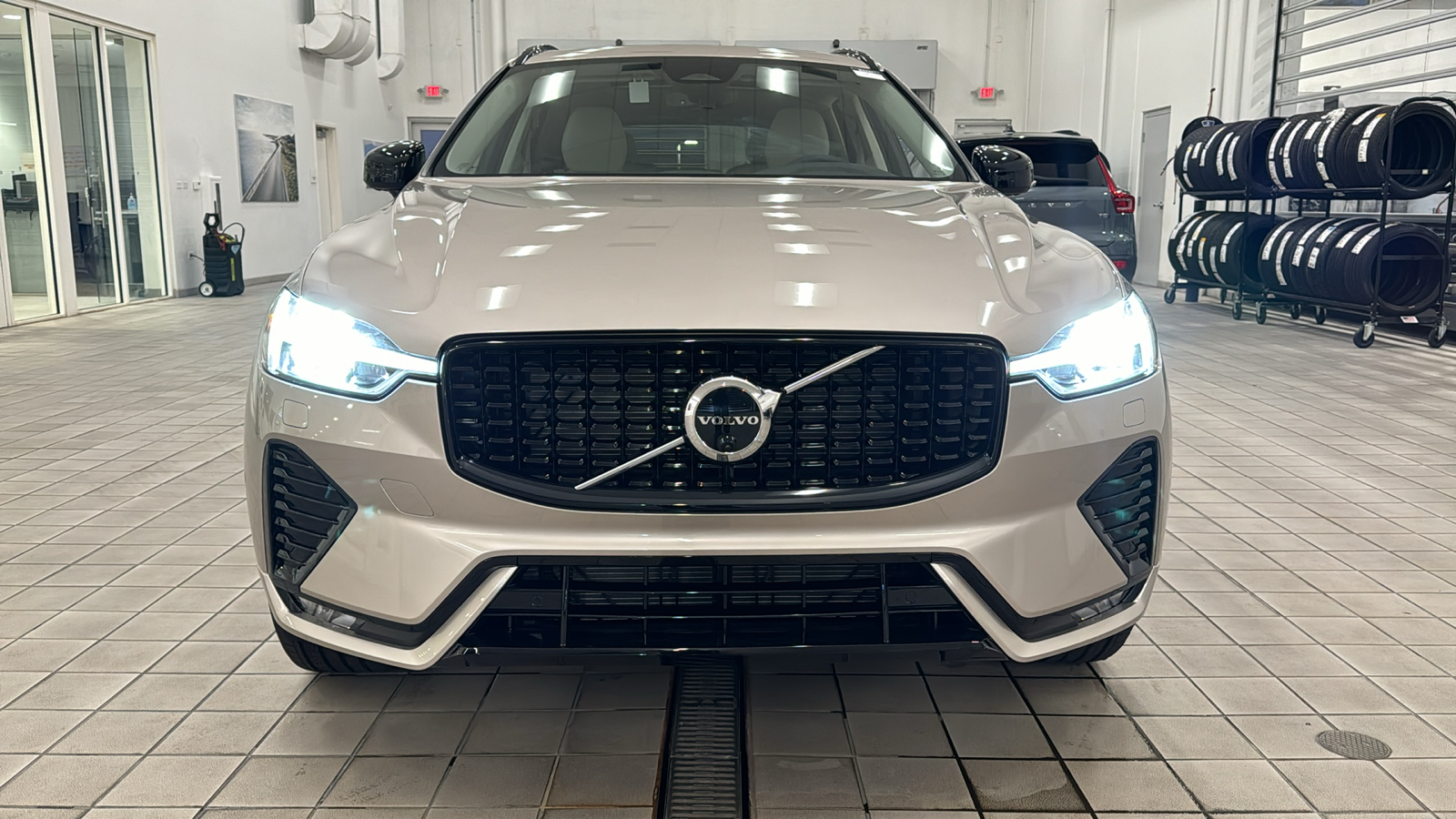 2025 Volvo XC60 Plus 9