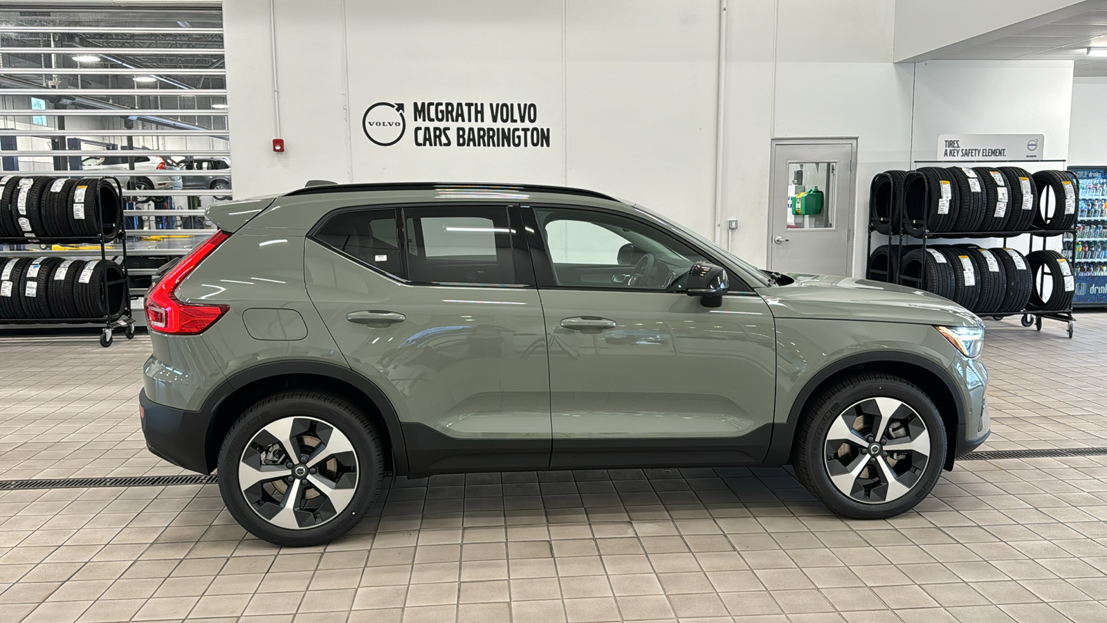 2025 Volvo XC40 Plus Dark Theme 3