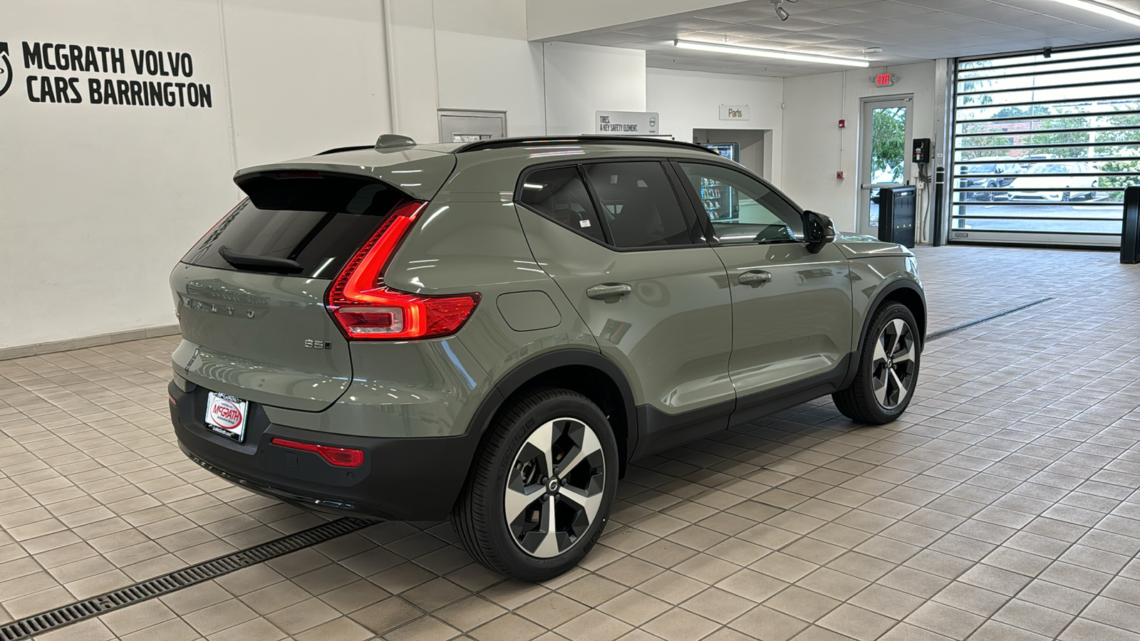 2025 Volvo XC40 Plus Dark Theme 4