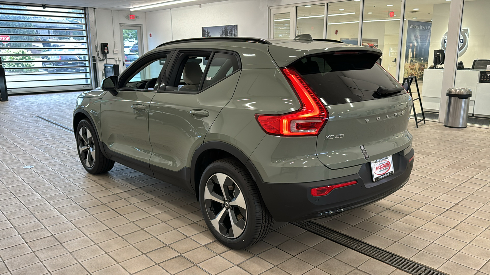 2025 Volvo XC40 Plus Dark Theme 6