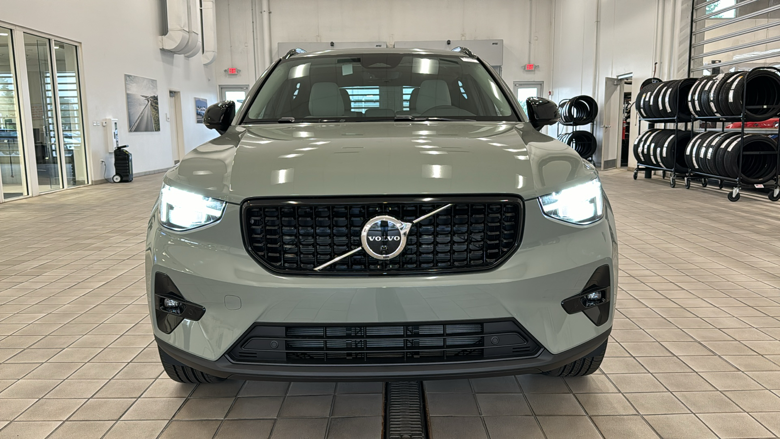 2025 Volvo XC40 Plus Dark Theme 9