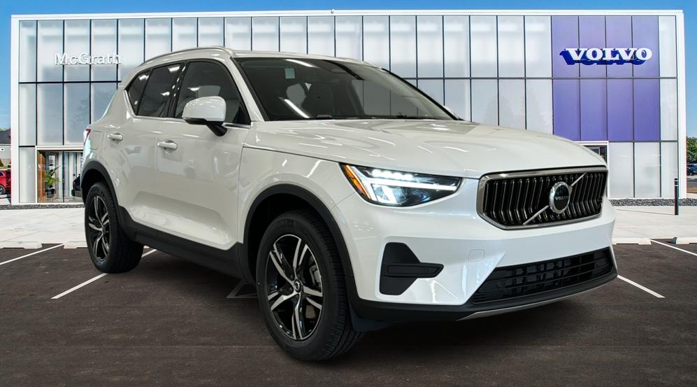 2025 Volvo XC40 Core Bright Theme 1