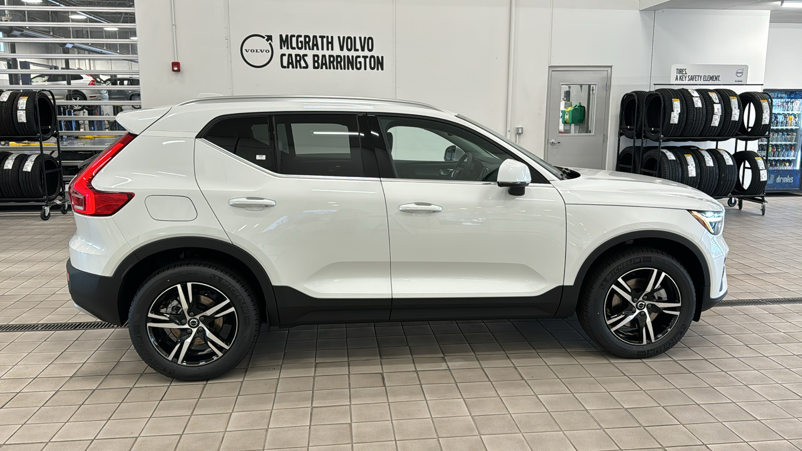 2025 Volvo XC40 Core Bright Theme 3